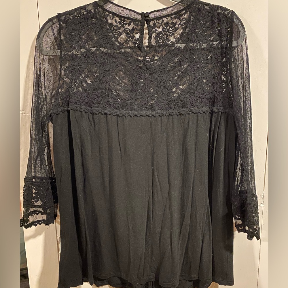 Last chance π¨ Express Mesh Sleeve Black Lace Top, Size XL - Picture 4 of 5